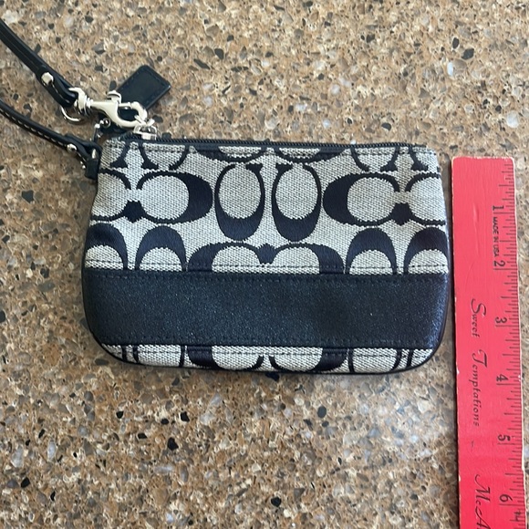 Coach wristlet - Picture 4 of 4